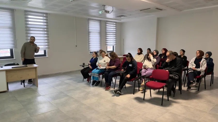 Hastane personeline atık yönetimi eğitimi
