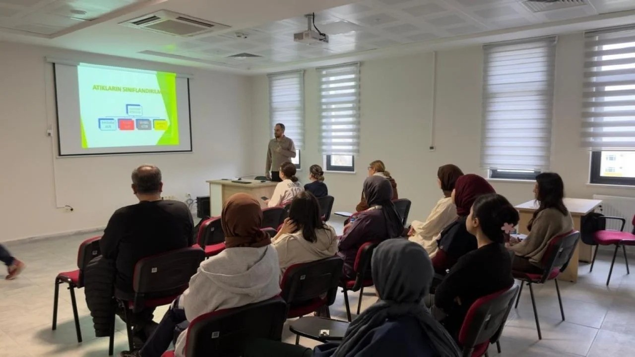 Hastane personeline atık yönetimi eğitimi
