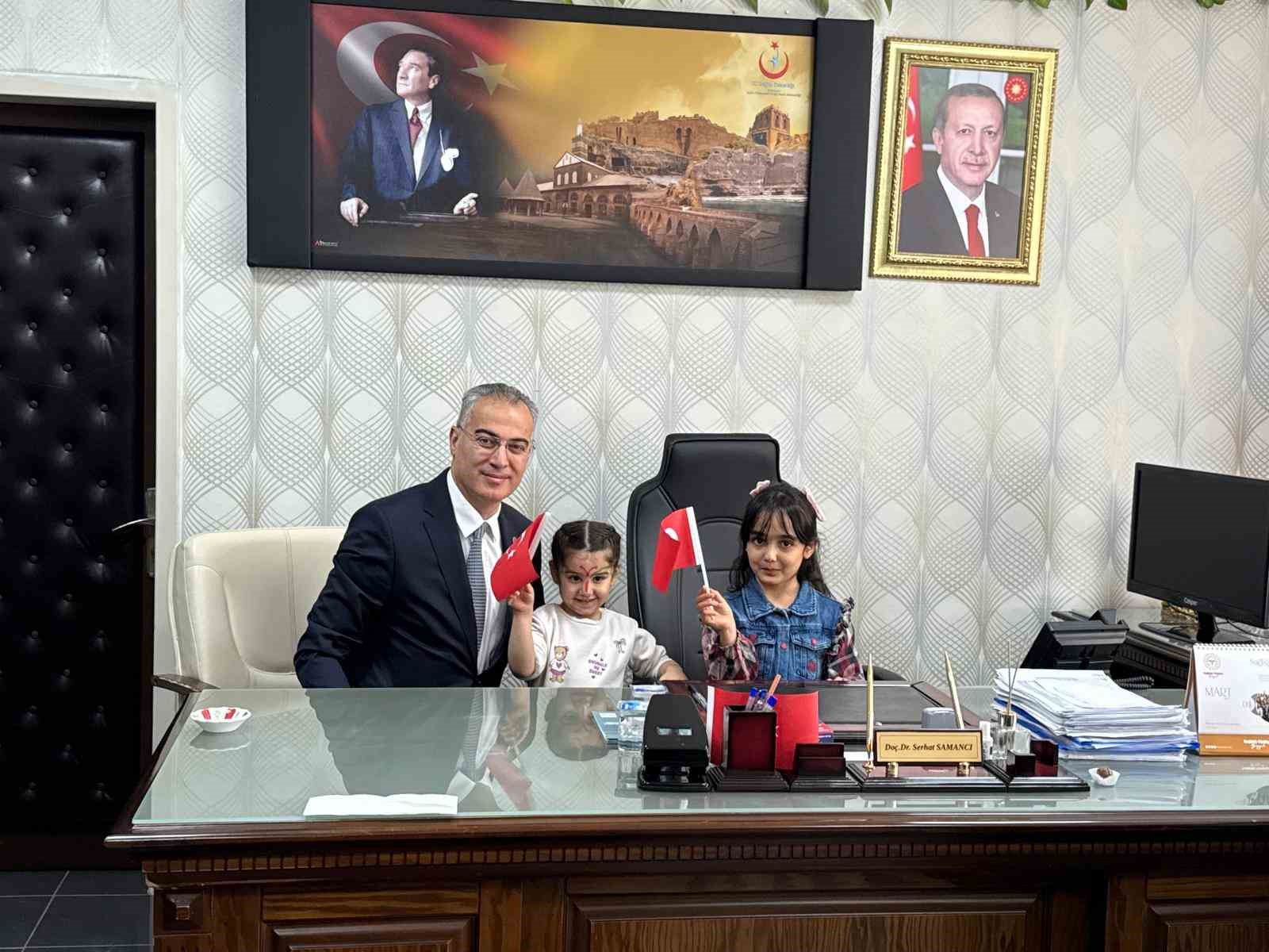 Hastanede 23 Nisan coşkusu: Minik hastalara sürpriz bayram etkinliği
