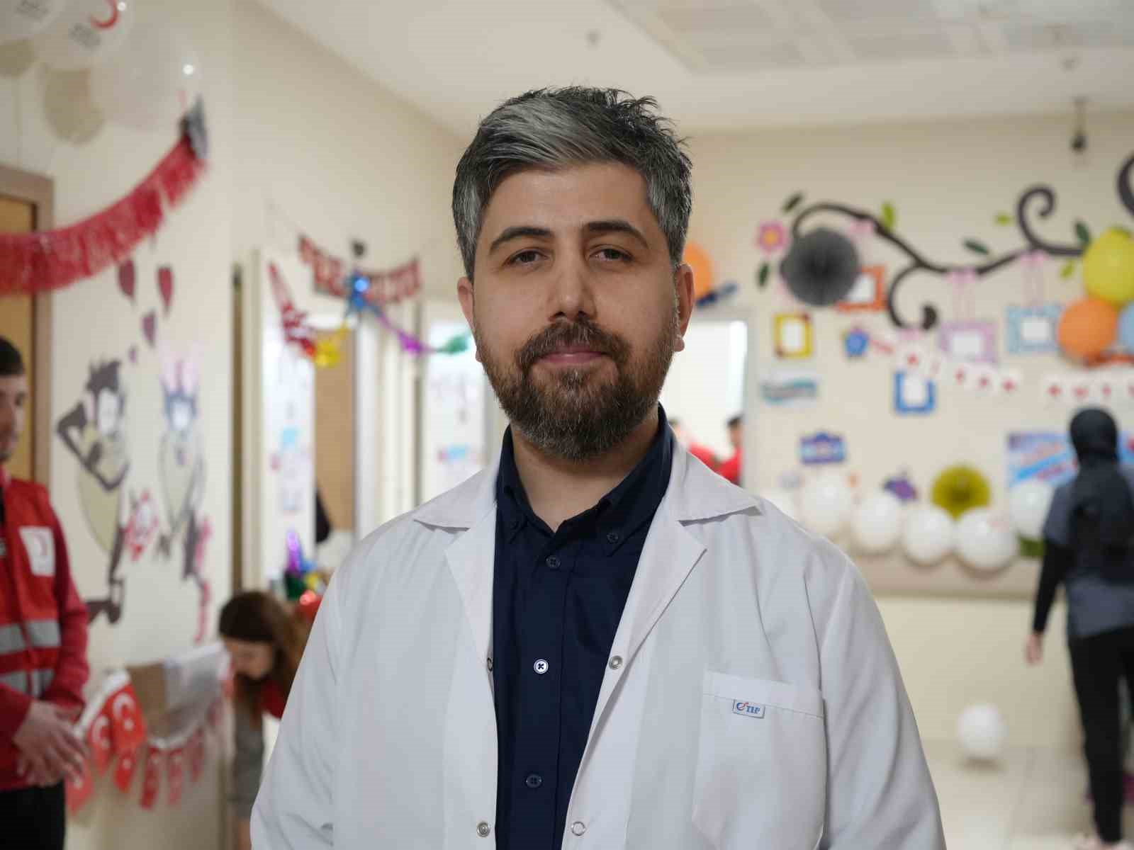 Hastanede tedavi gören çocuklara 23 Nisan sürprizi
