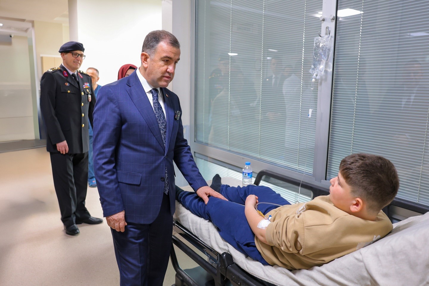 Hastanede tedavi gören vatandaşlara bayram ziyareti
