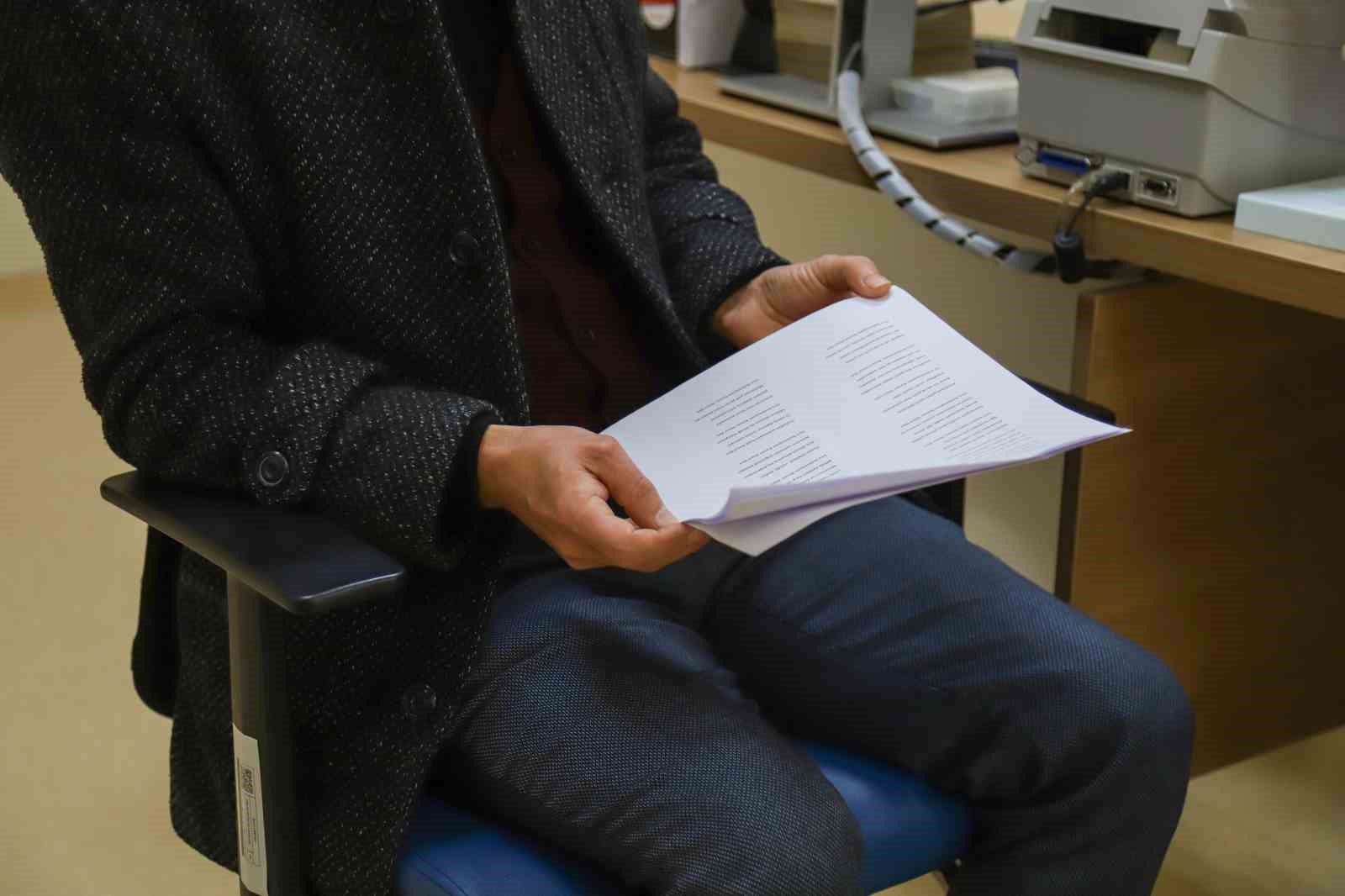 Hastaneden randevu alamayınca doktora taşlama şiir yazdı
