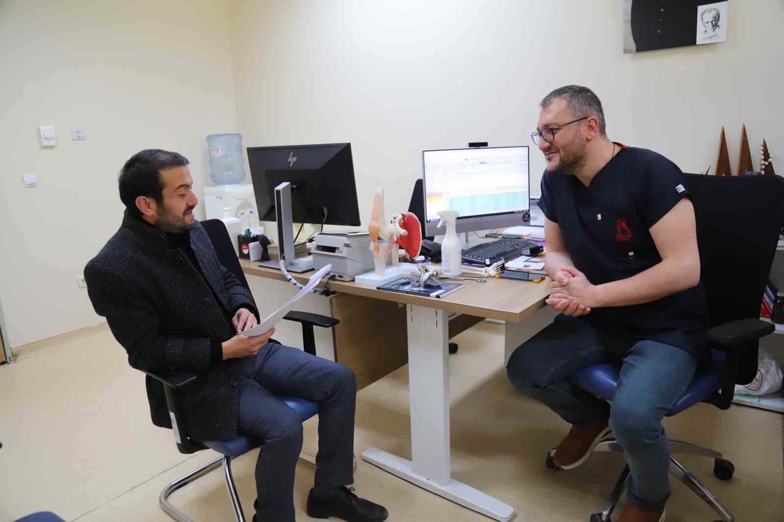 Hastaneden randevu alamayınca doktora taşlama şiir yazdı
