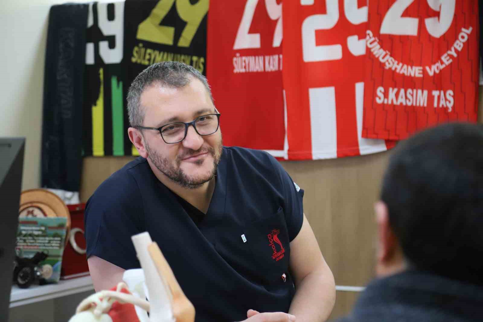 Hastaneden randevu alamayınca doktora taşlama şiir yazdı
