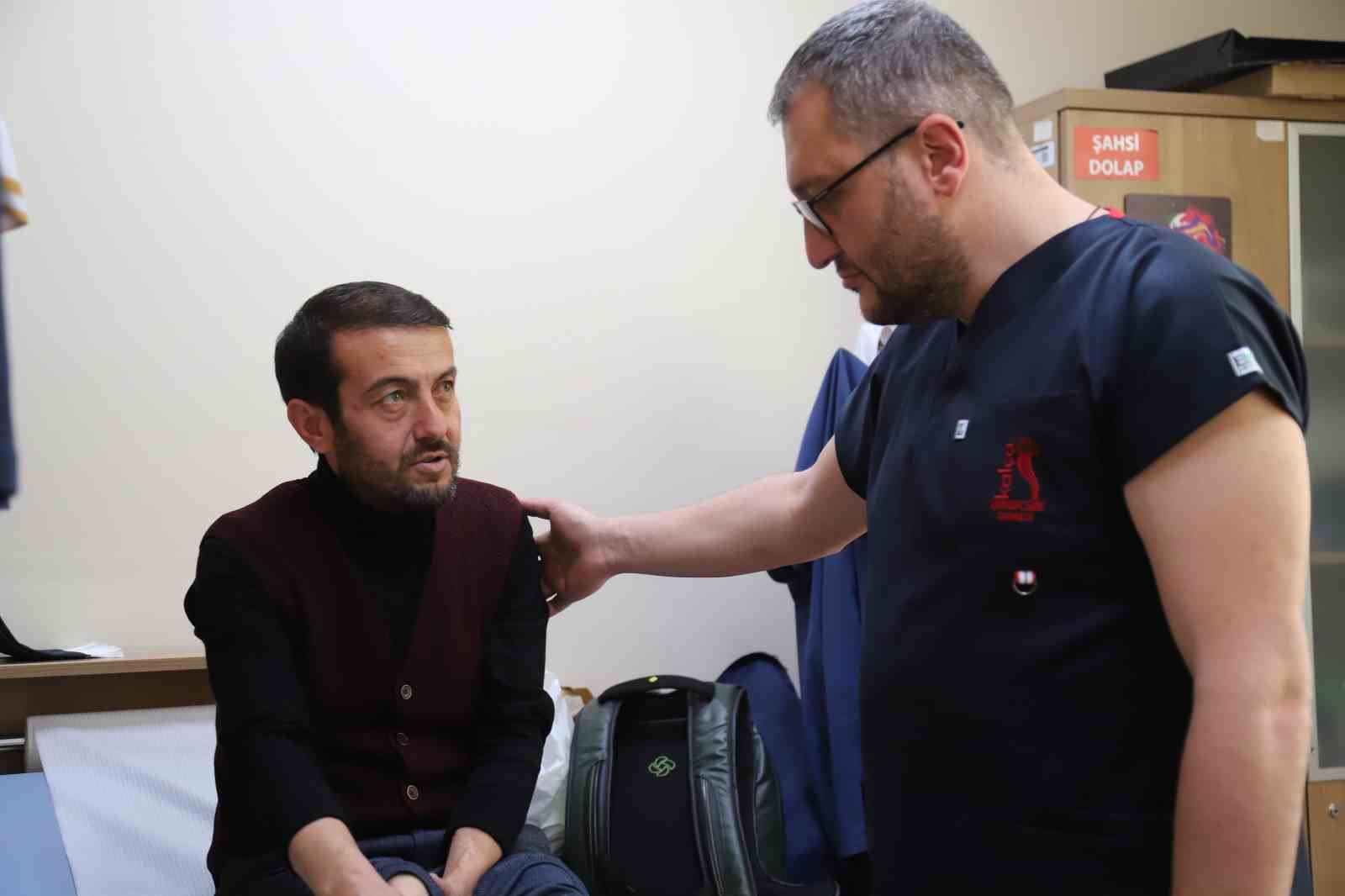 Hastaneden randevu alamayınca doktora taşlama şiir yazdı
