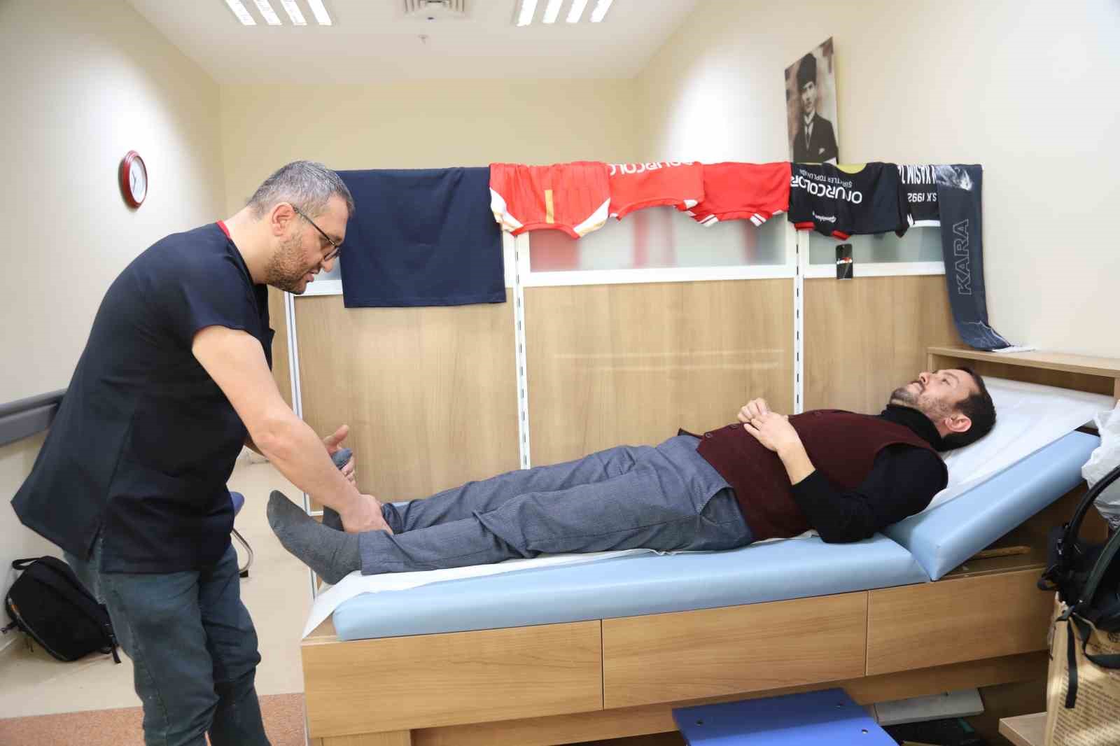 Hastaneden randevu alamayınca doktora taşlama şiir yazdı
