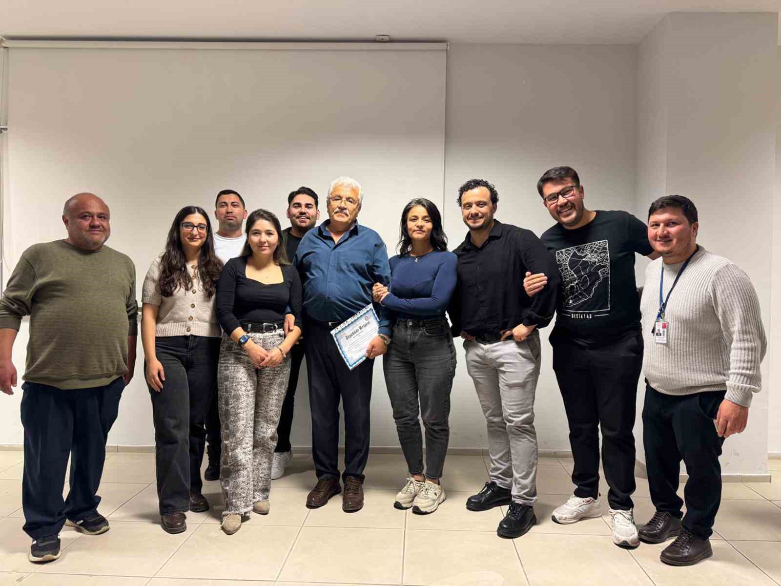 Hastanenin 40 yıllık emektarı için veda töreni
