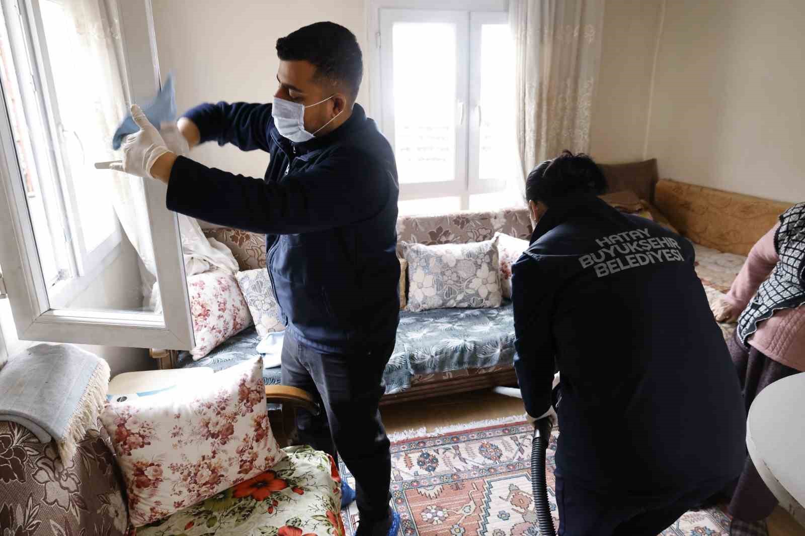 Hatay Büyükşehir Belediyesi, 6 bin 615 hanede temizlik yaptı
