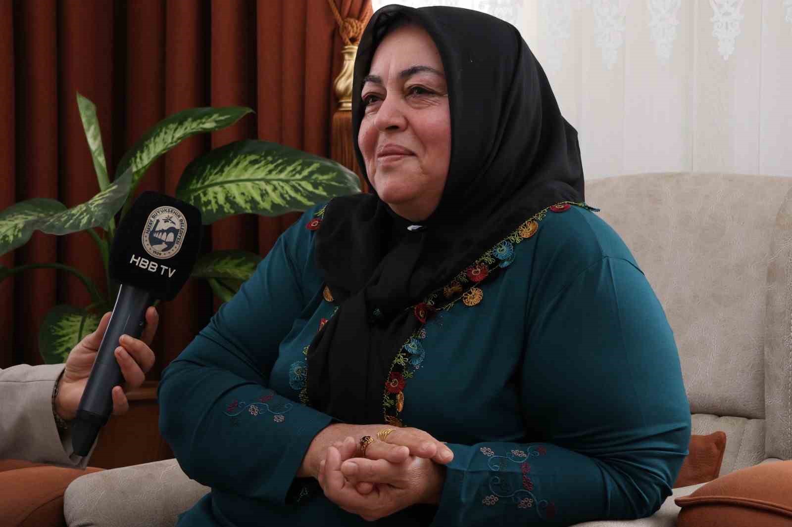 Hatay Büyükşehir Belediyesi, Karamağara’da inşa ettiği köy evlerinin anahtarlarını hak sahiplerine teslim etti
