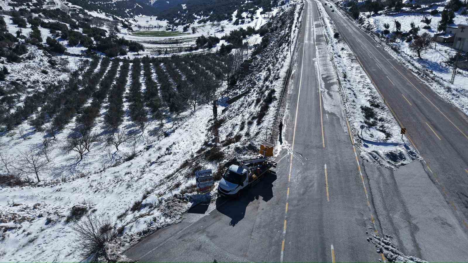 Hatay Samandağ’da denetim yapılan her 5 evden birinde kaçak elektrik tespit edildi
Hatay Samandağ’da denetim yapılan her 5 evden birinde kaçak elektrik tespit edildi