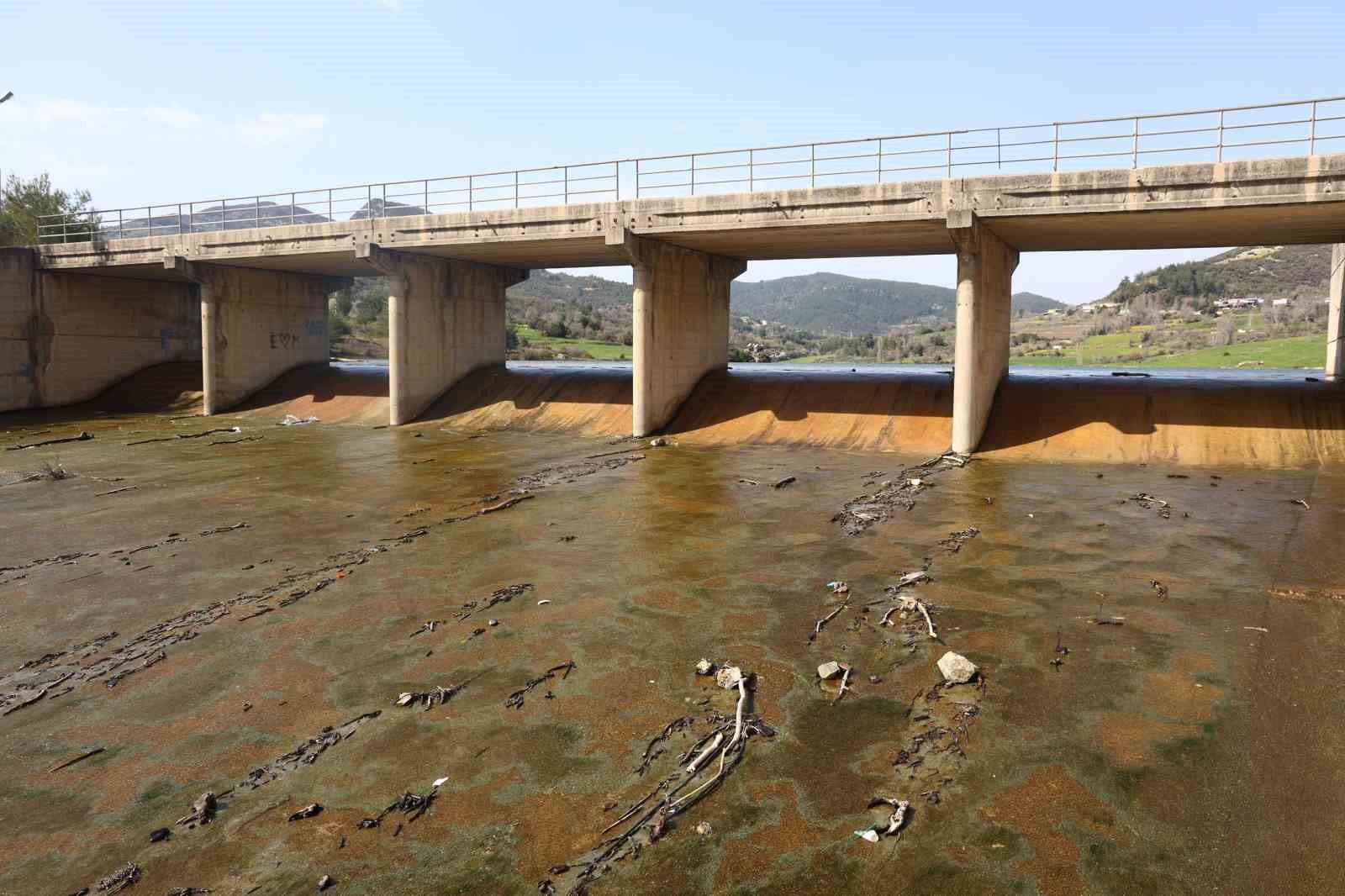 Hatay’da 3 ayda kentin 547 günlük içme suyu depolandı
Hatay’da 3 ayda kentin 547 günlük içme suyu depolandı