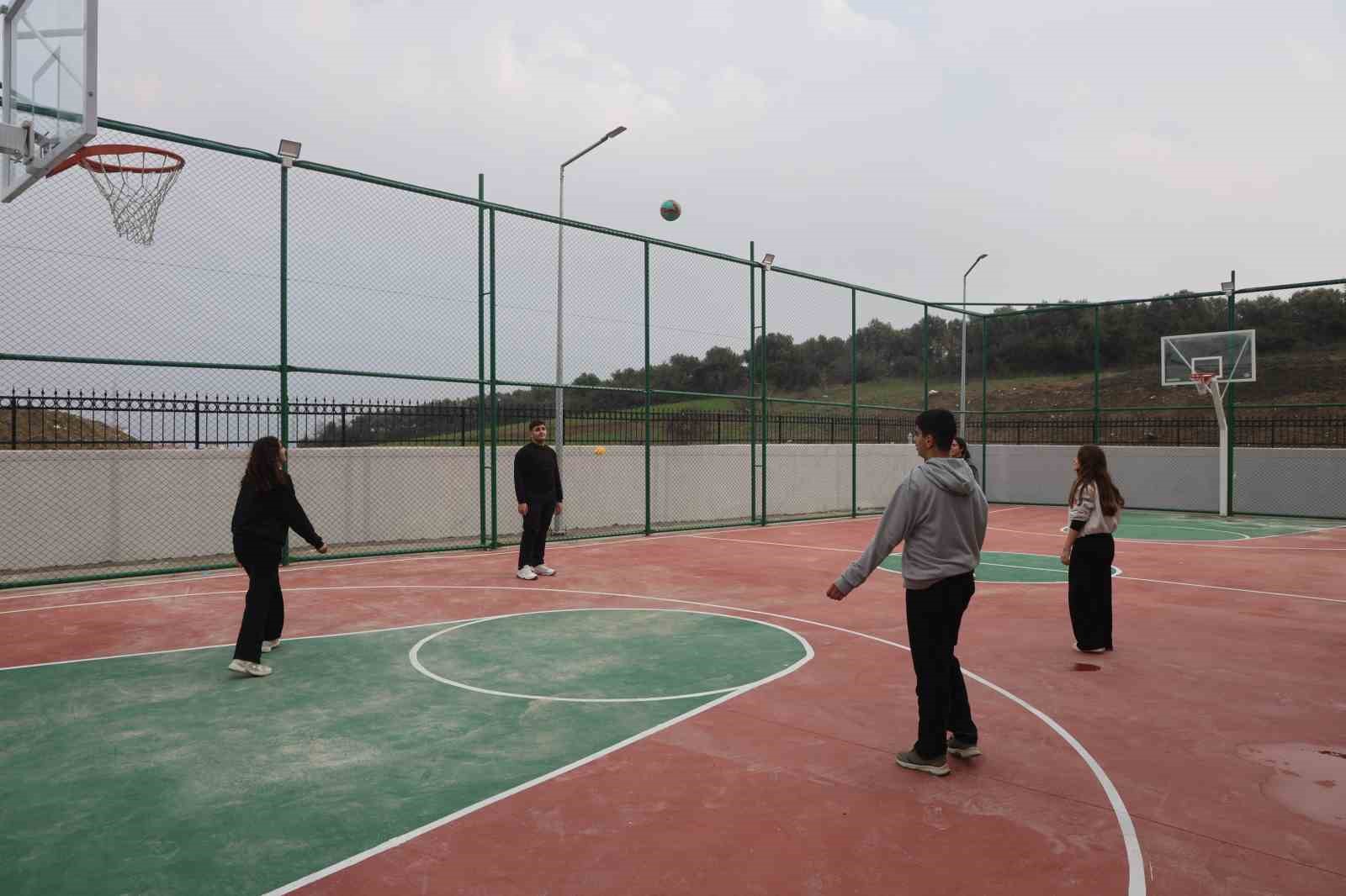 Hatay’da depremin ardından inşa edilen 225’inci okulun açılışı gerçekleştirildi
