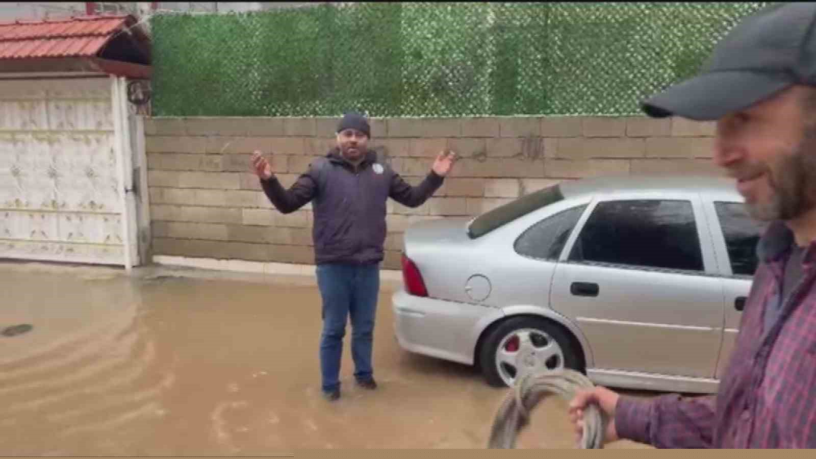 Hatay’da dolu ve sağanak yağış sonrası sel meydana geldi
