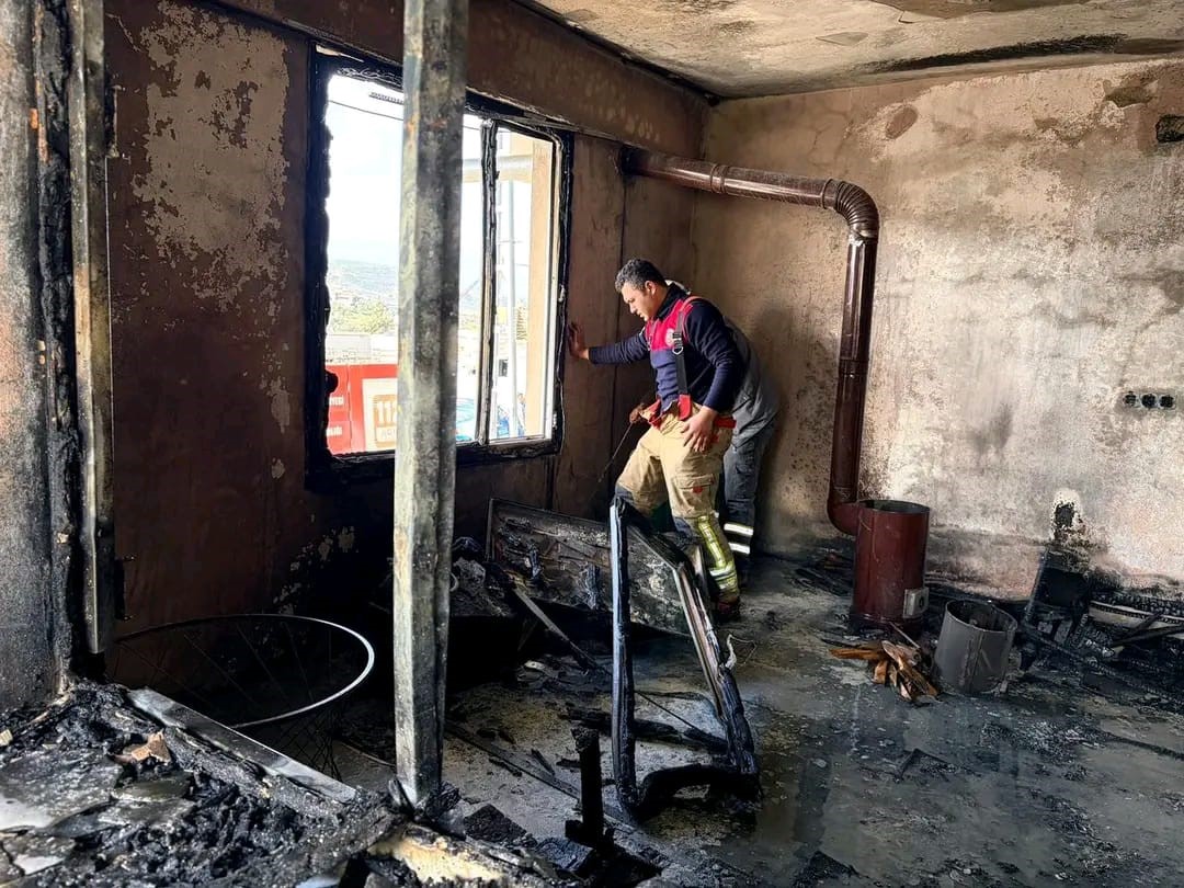 Hatay’da dumandan etkilenen 3 vatandaşı itfaiye kurtardı
