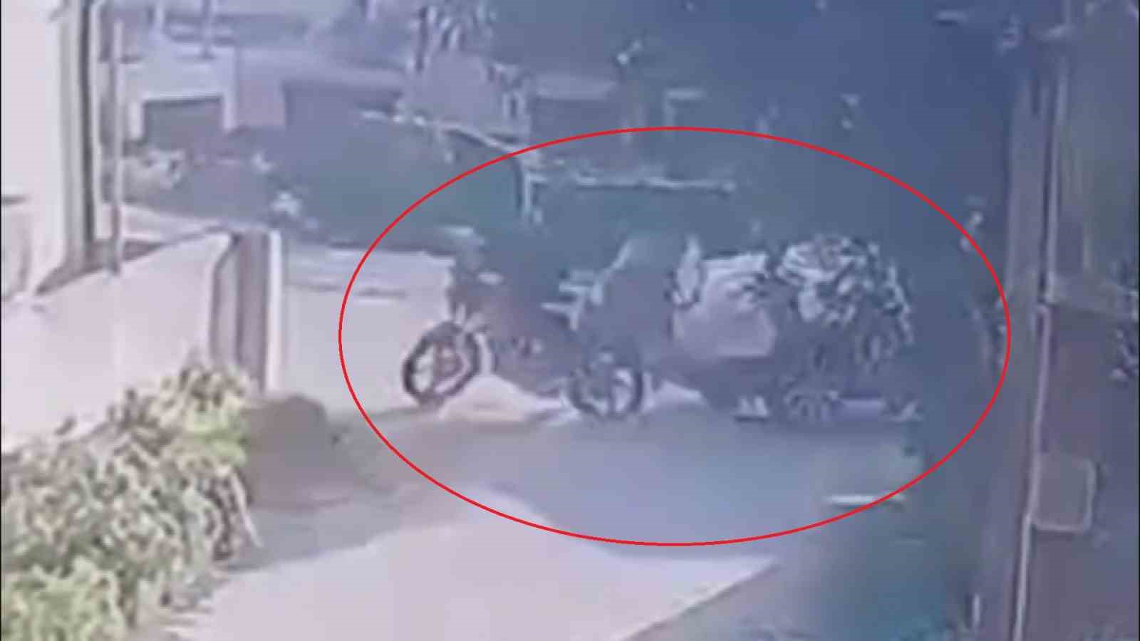 Hatay’da motosiklet sürücüsünün öldüğü kaza anı kamerada
