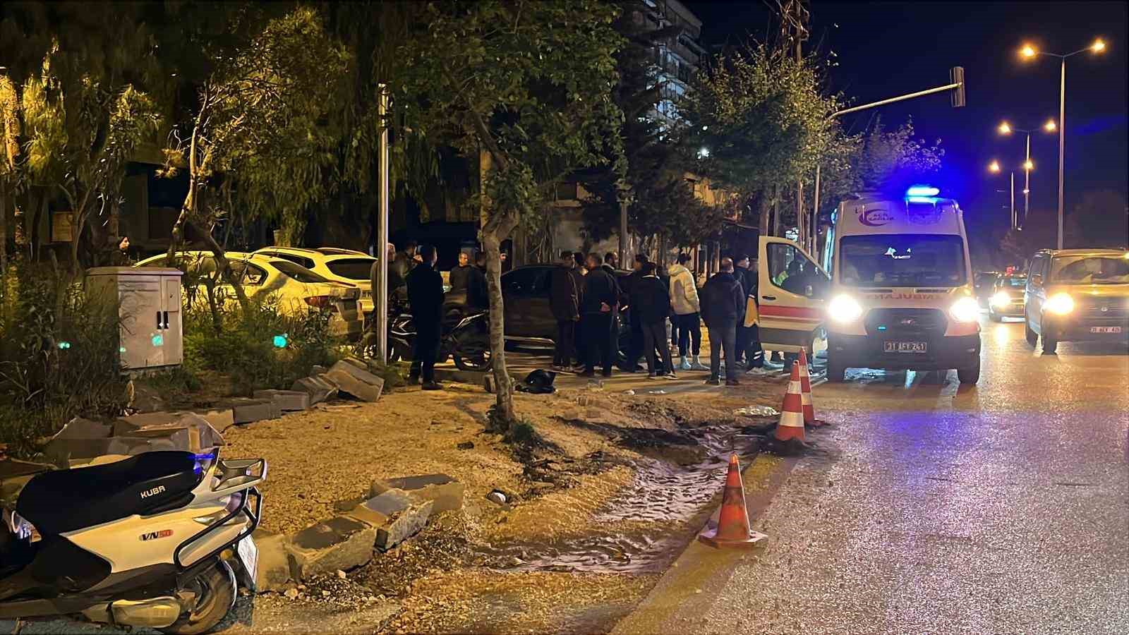 Hatay’da otomobille motosiklet çarpıştı: 3 yaralı
