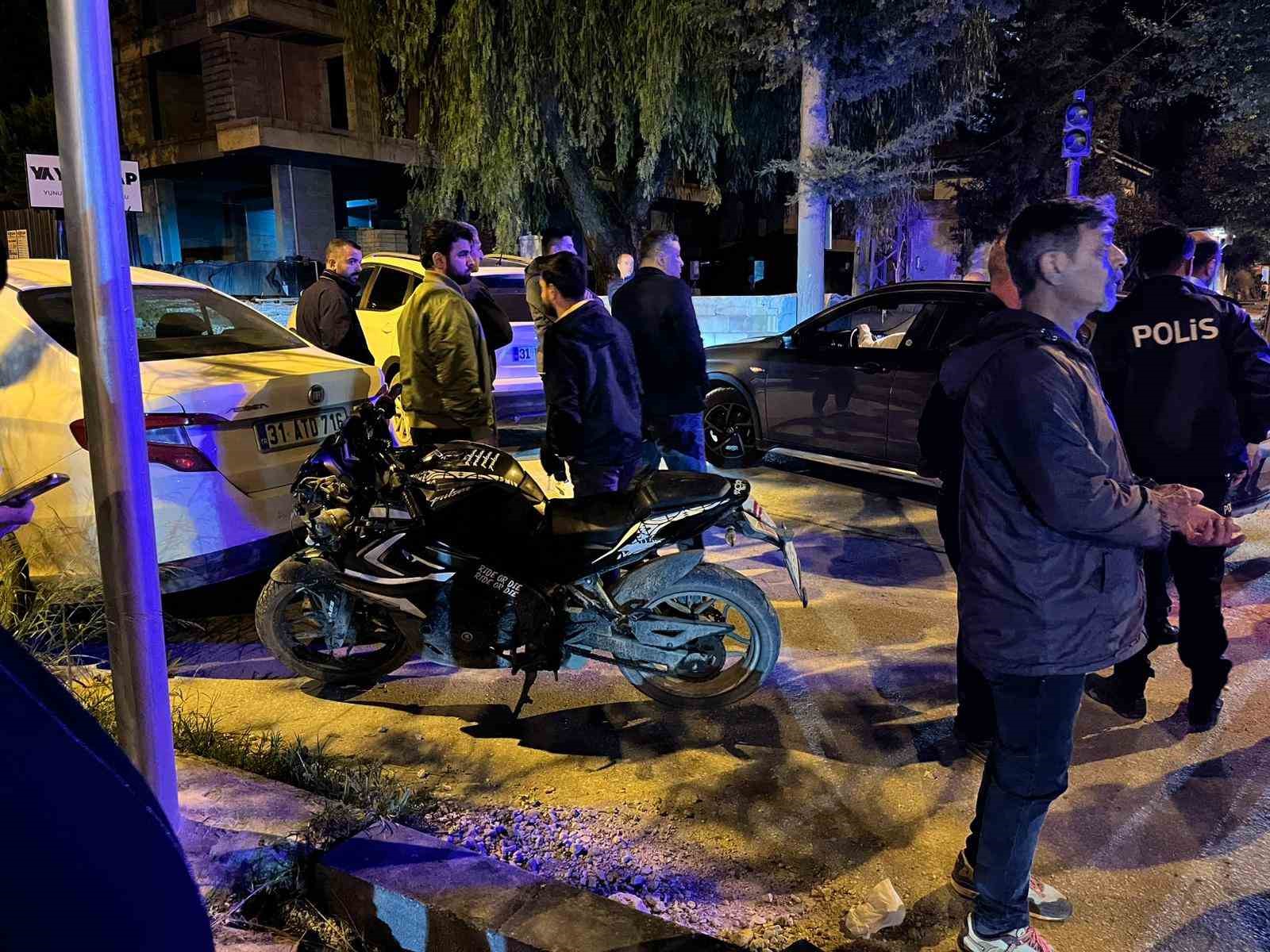 Hatay’da otomobille motosiklet çarpıştı: 3 yaralı
