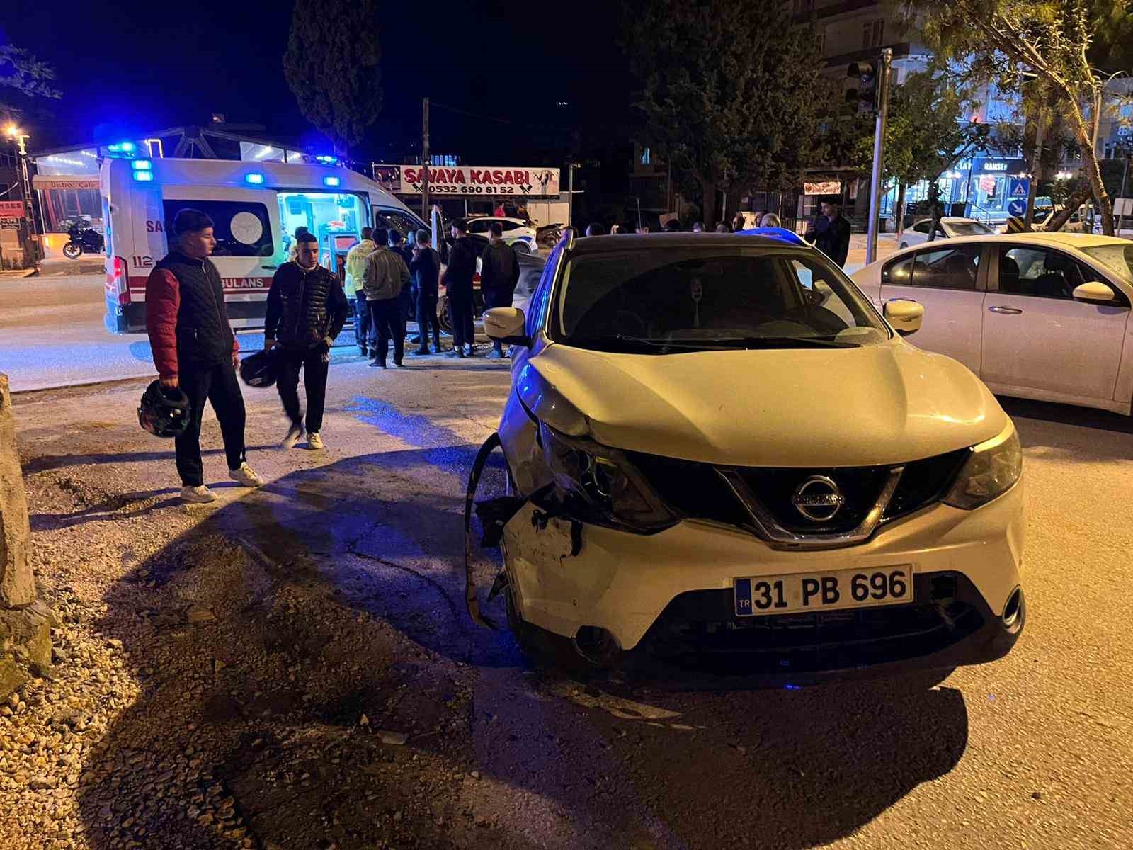 Hatay’da otomobille motosiklet çarpıştı: 3 yaralı
