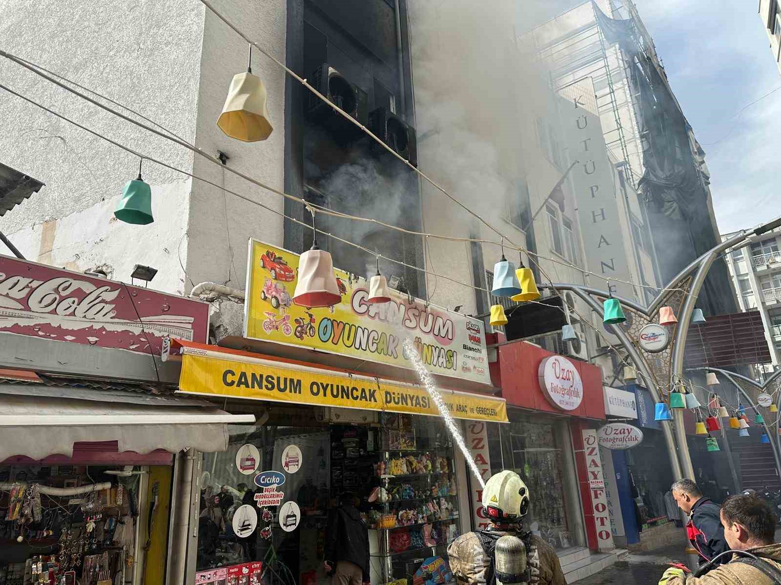Hatay’da oyuncakçı dükkanında korkutan yangın
