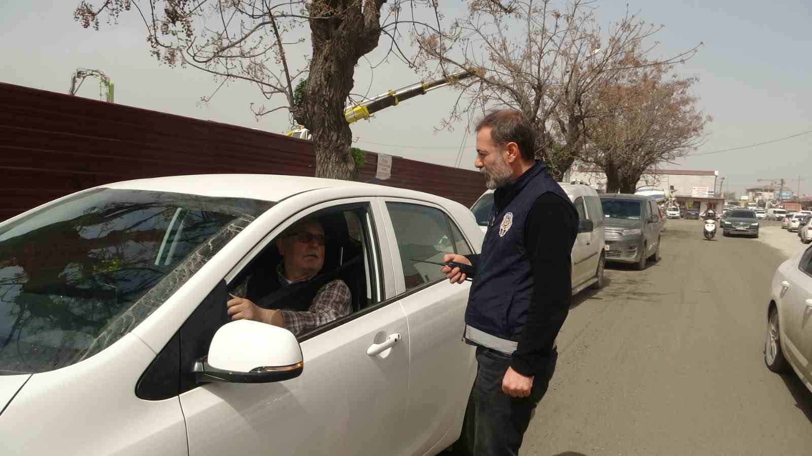 Hatay’da polis ekipleri hatalı park konusunda sürücüleri uyardı
