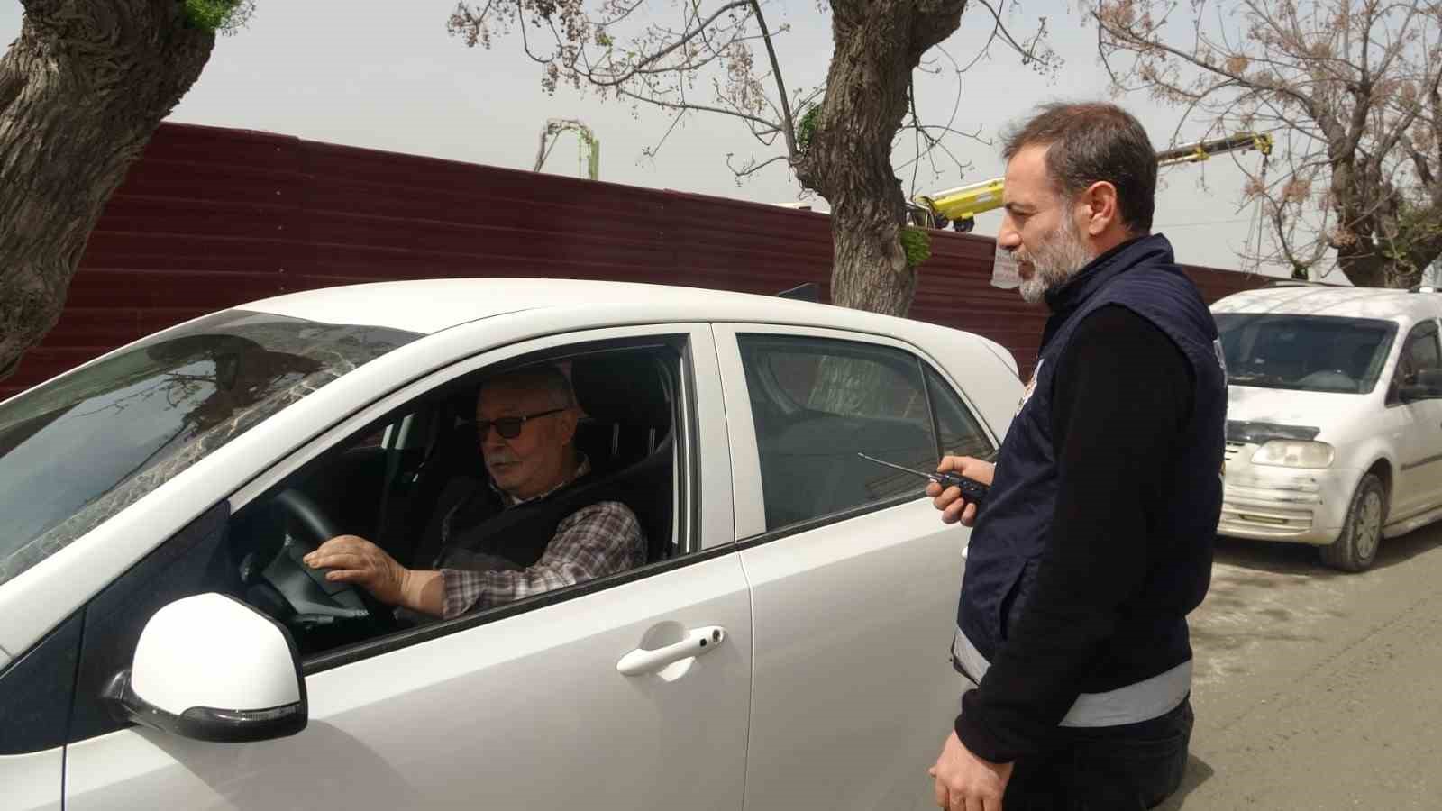 Hatay’da polis ekipleri hatalı park konusunda sürücüleri uyardı
