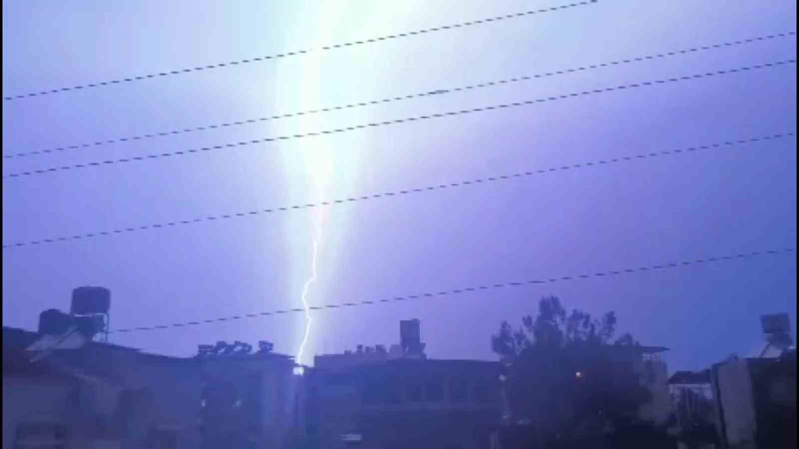 Hatay’da şiddetli yağış etkili oldu
