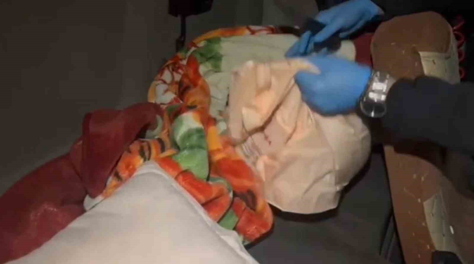 Hatay’da tırın yatak kısmından 5 kilo uyuşturucu çıktı
