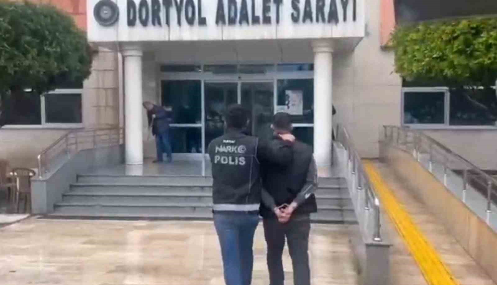 Hatay’da tırın yatak kısmından 5 kilo uyuşturucu çıktı
