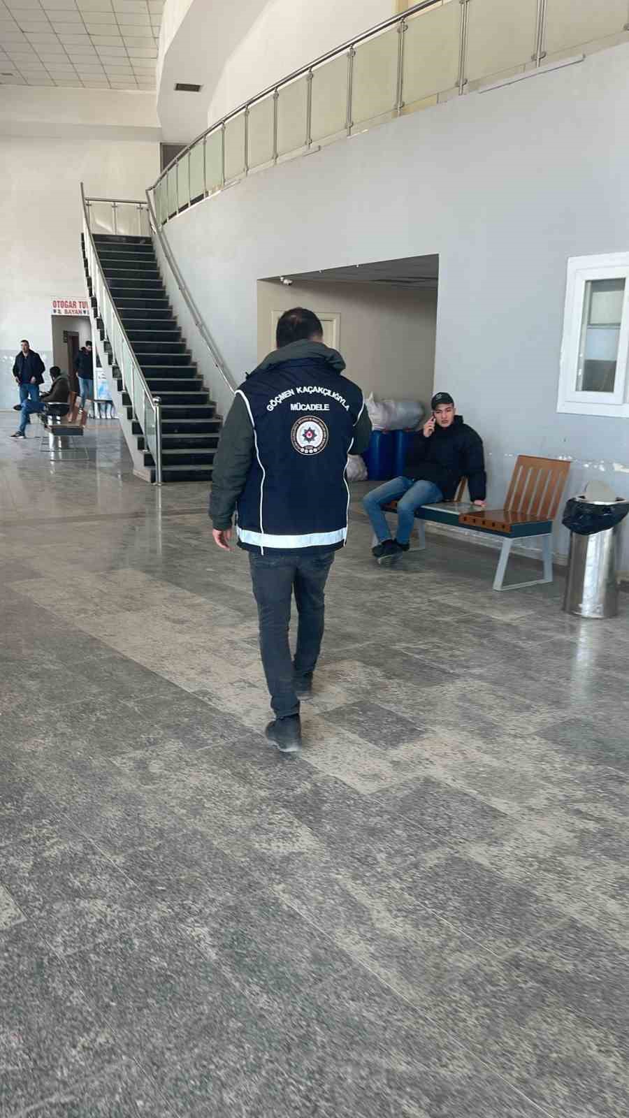 Hatay’da yabancı uyruklu şahıslar denetlendi
