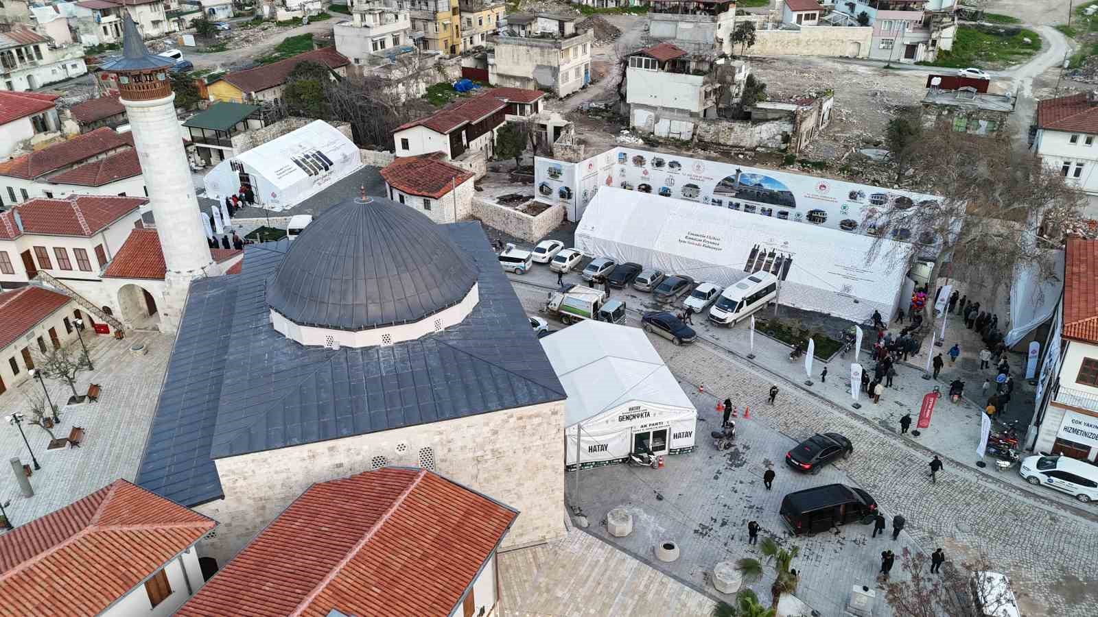 Hatay’ın kalbi Habibi Neccar Camii’nde iftar sofrası kuruldu
Hatay’ın kalbi Habibi Neccar Camii’nde iftar sofrası kuruldu