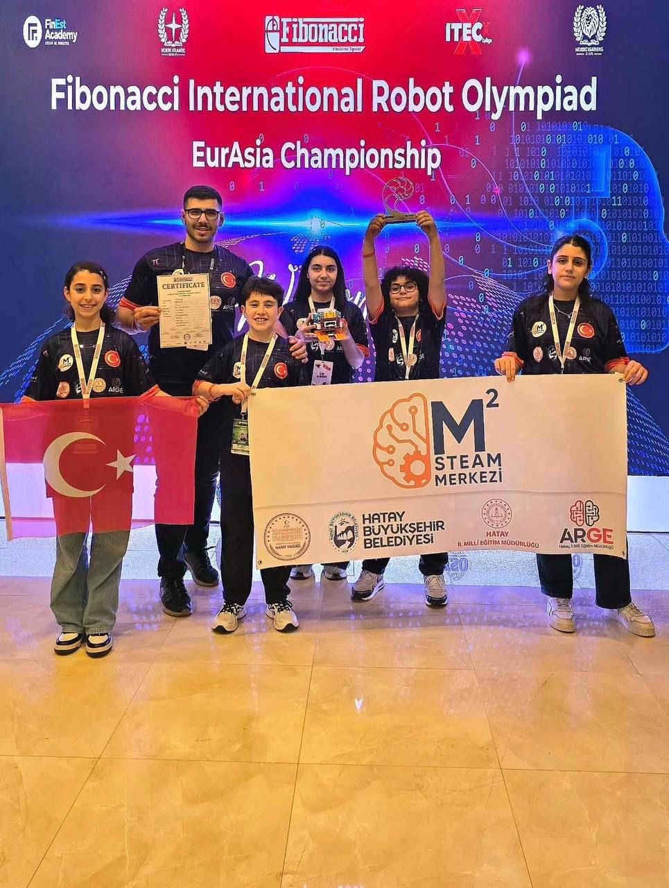 Hataylı öğrenciler uluslararası robot olimpiyatlarında büyük başarı elde etti
