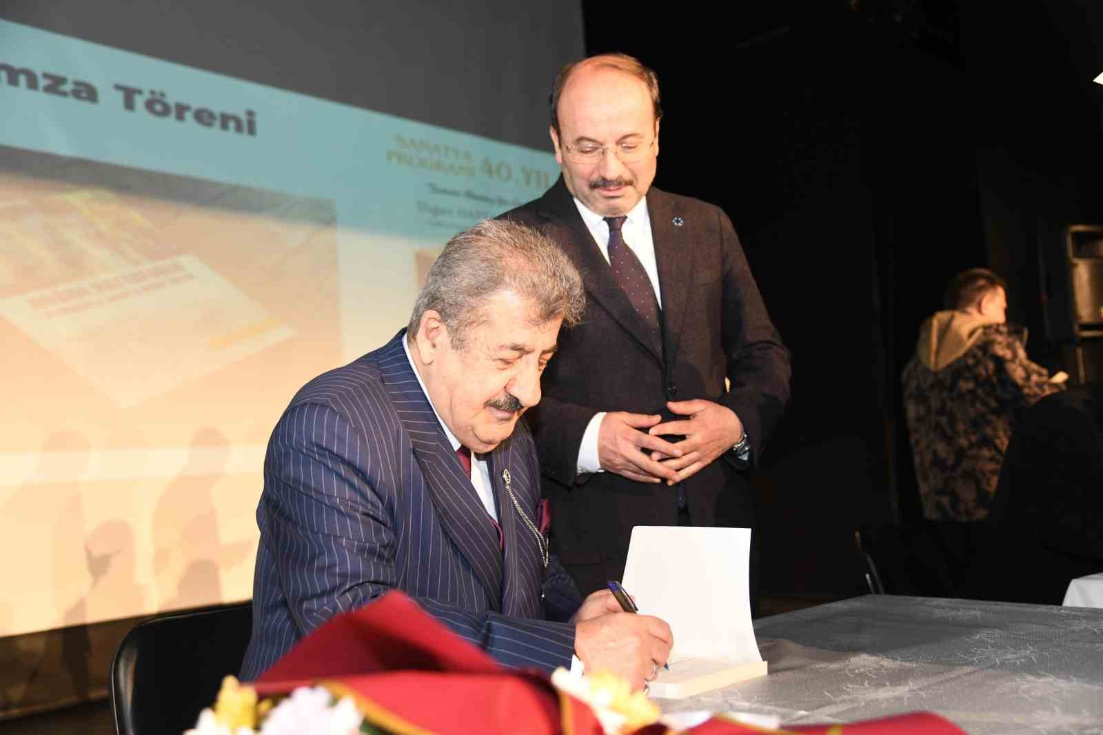 Hattatoğlu 40. sanat yılını kutladı
Hattatoğlu 40. sanat yılını kutladı