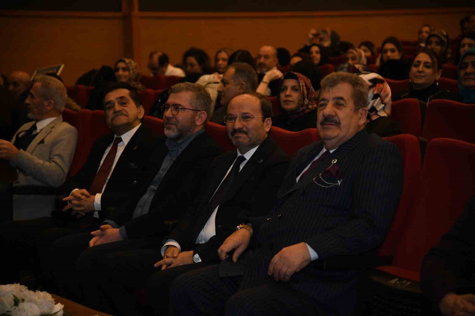 Hattatoğlu 40. sanat yılını kutladı
Hattatoğlu 40. sanat yılını kutladı