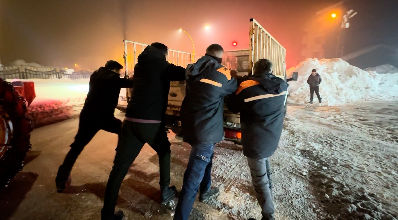 Hava sıcaklığı -25’lere düştü, araçlar arıza vermeye başladı
