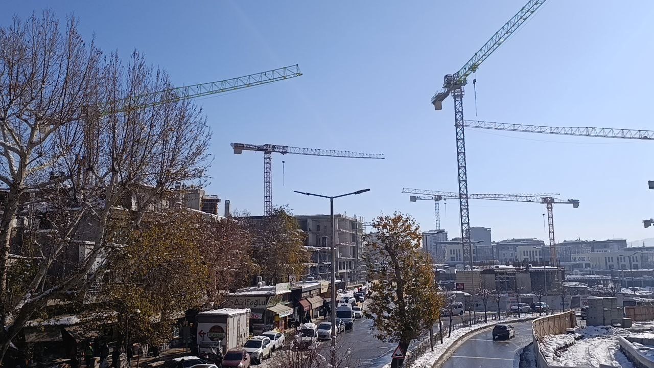 Hava sıcaklığı eksilere düştü, inşaatlarda çalışmalar durma noktasında geldi
