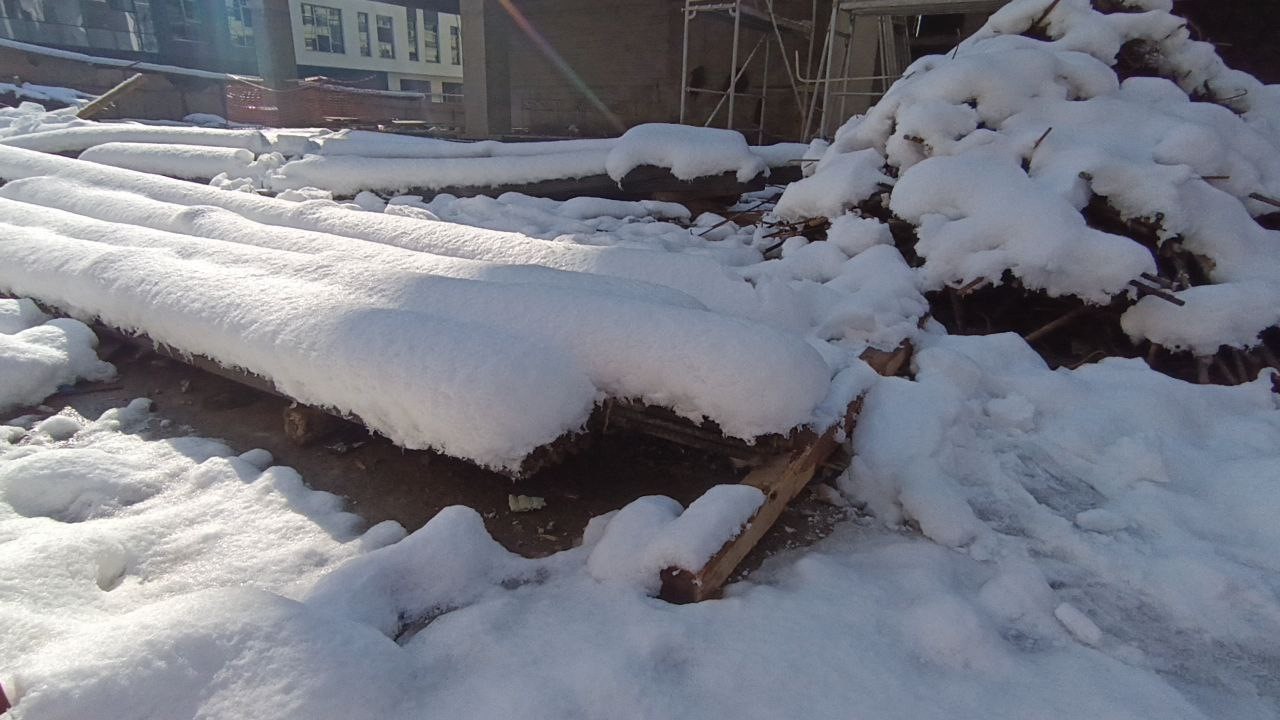 Hava sıcaklığı eksilere düştü, inşaatlarda çalışmalar durma noktasında geldi
