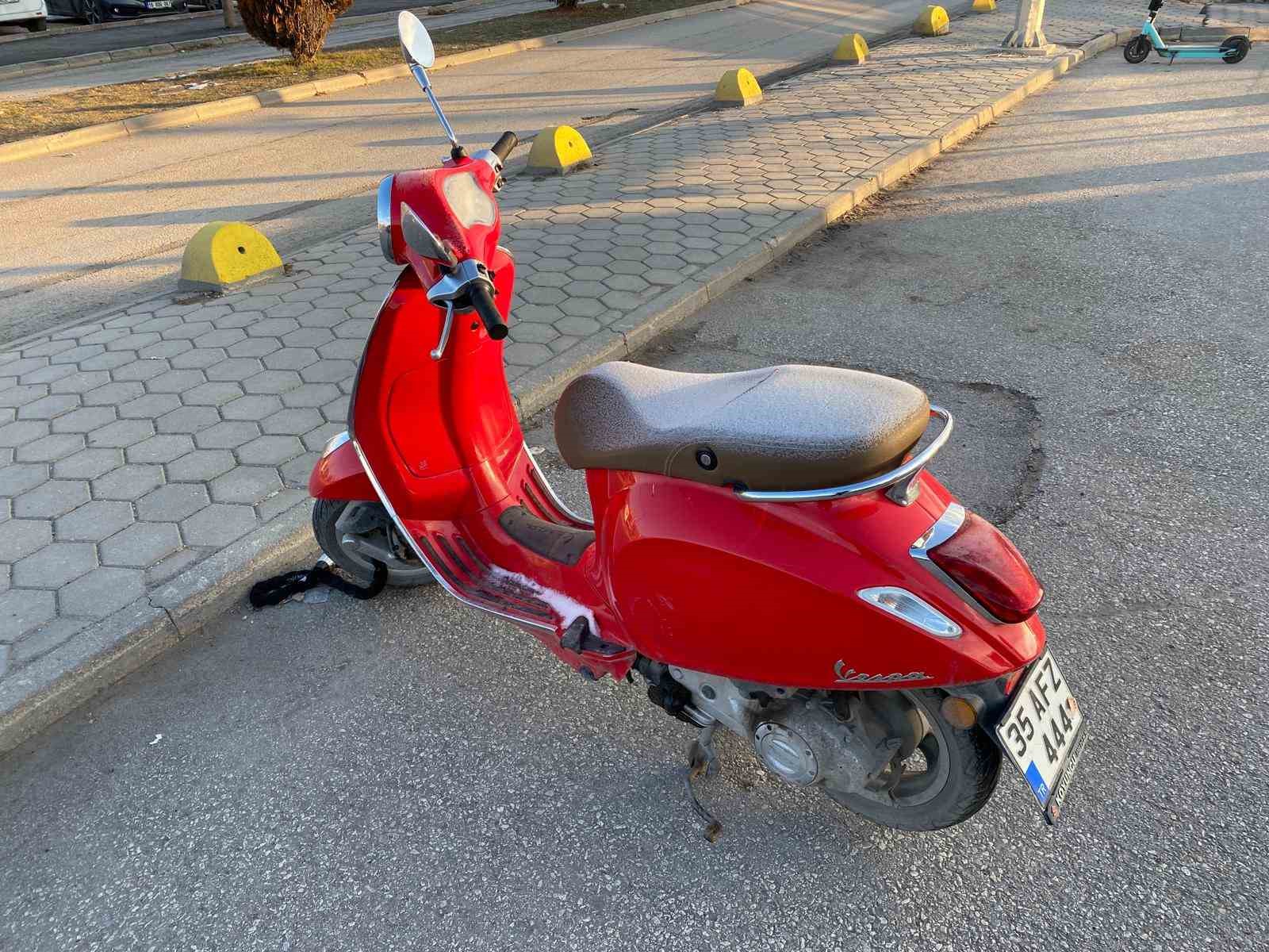 Hava sıcaklığı sıfır derecenin altına düştü, araçlar buzla kaplandı
