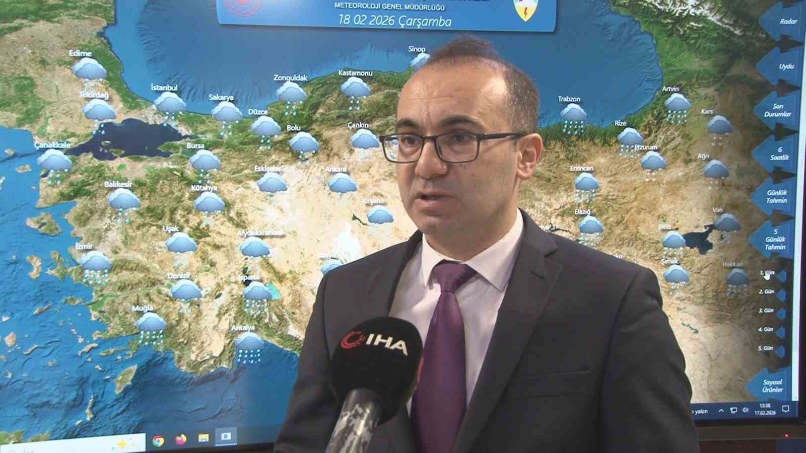 Hava Tahmin Uzmanı Çelik: "Ülke genelinde kuvvetli yağışlar bekliyoruz"
Hava Tahmin Uzmanı Çelik: "Ülke genelinde kuvvetli yağışlar bekliyoruz"