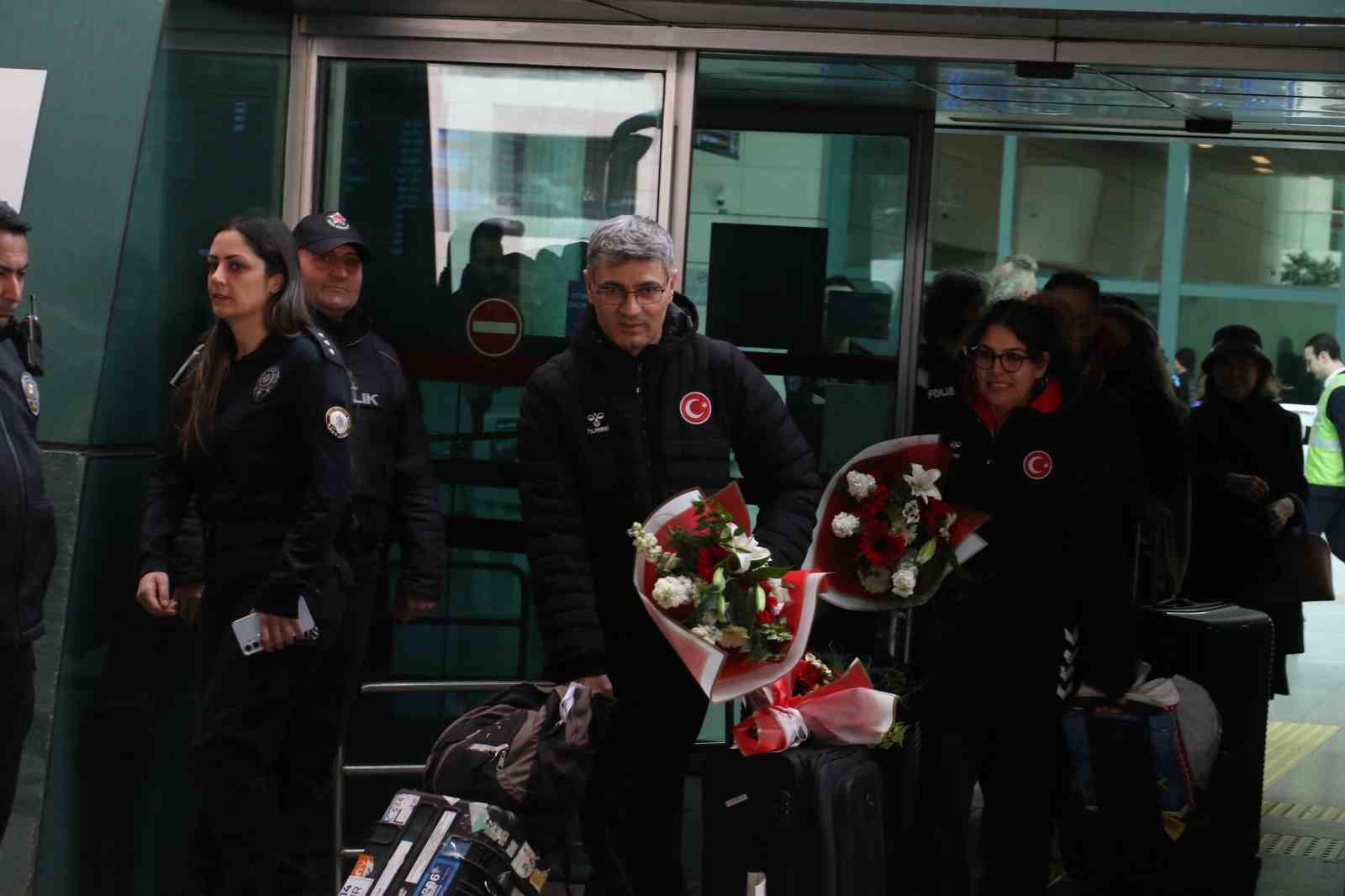 Havalı Silahlar Avrupa Şampiyonası’nı 7 madalyayla tamamlayan milli sporcular yurda döndü
