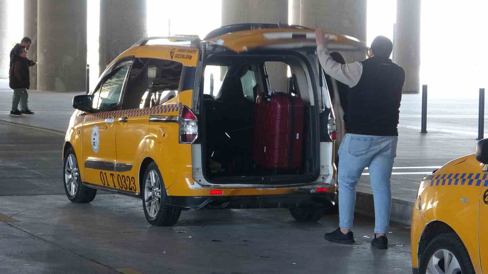 Havalimanı taksicileri, korsandan şikayetçi
