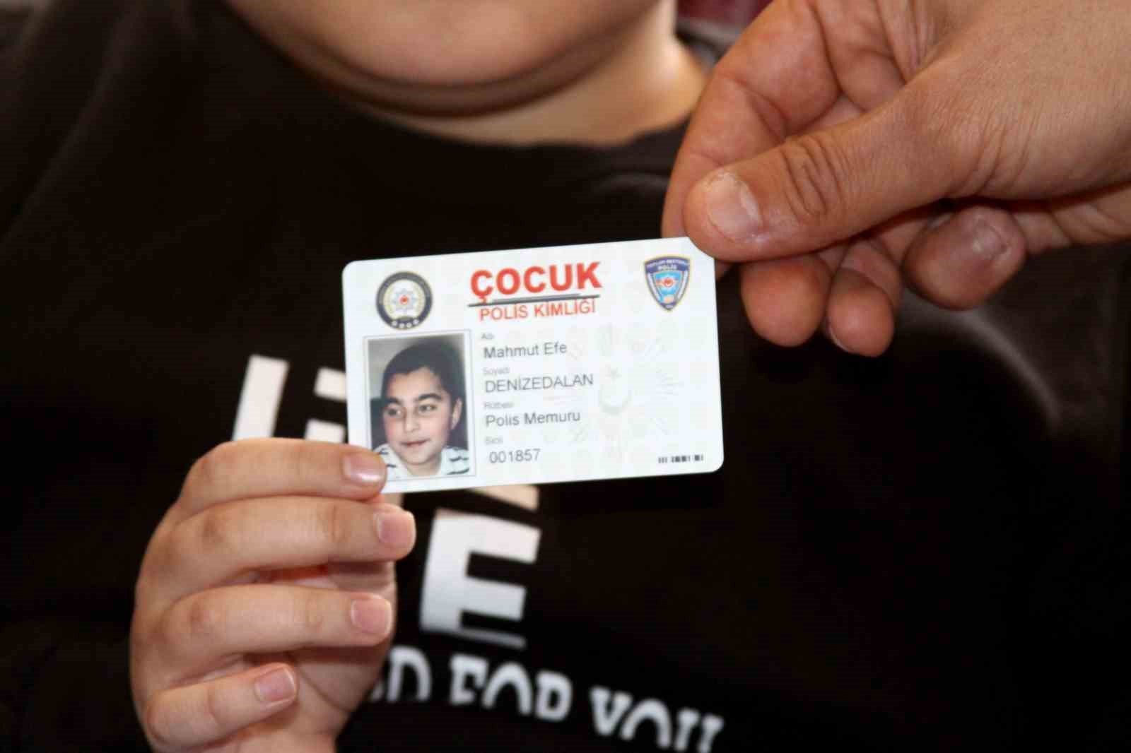 Hayaline kavuştu polis oldu
