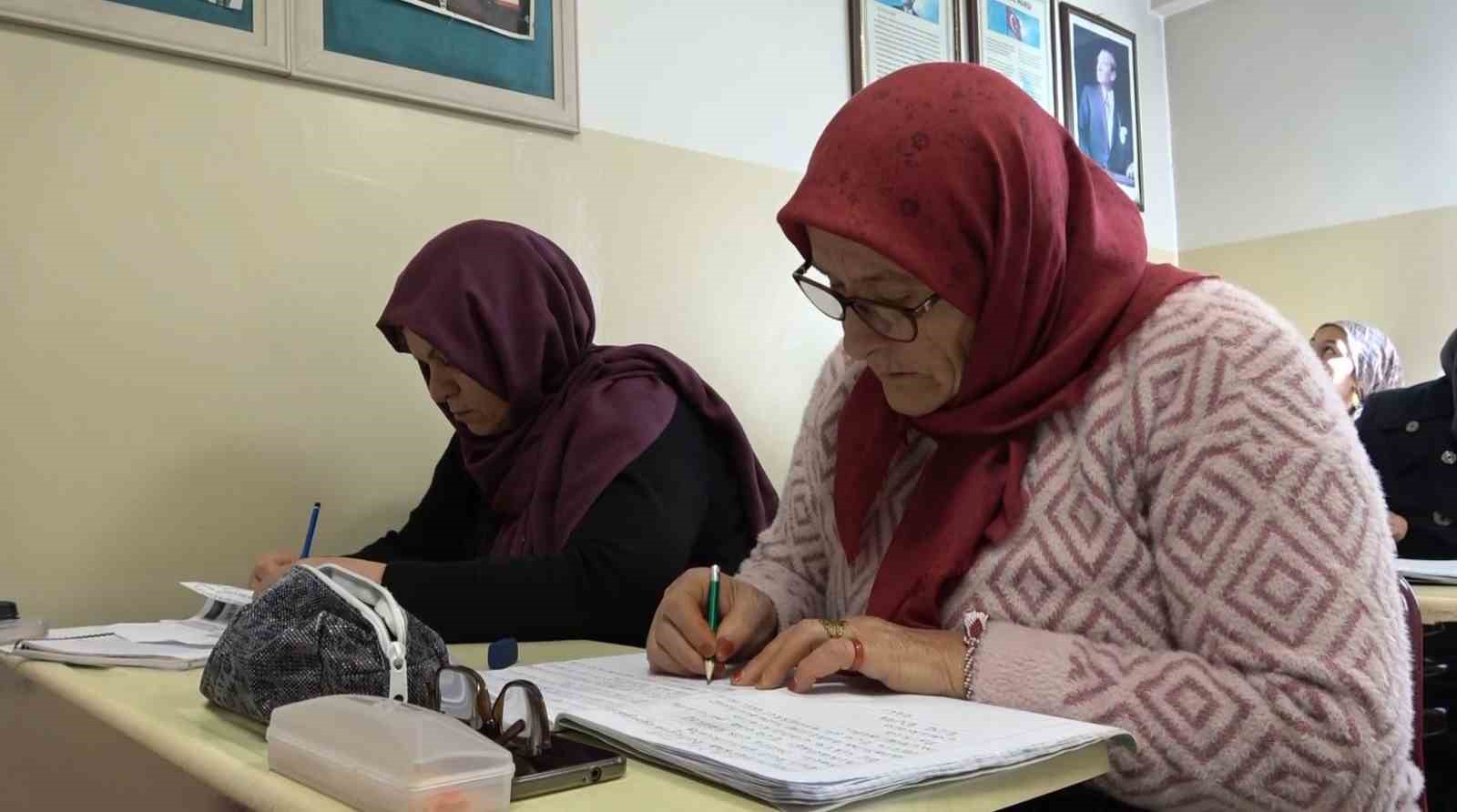 Hayalini 60 yıl sonra gerçekleştirdi
Hayalini 60 yıl sonra gerçekleştirdi