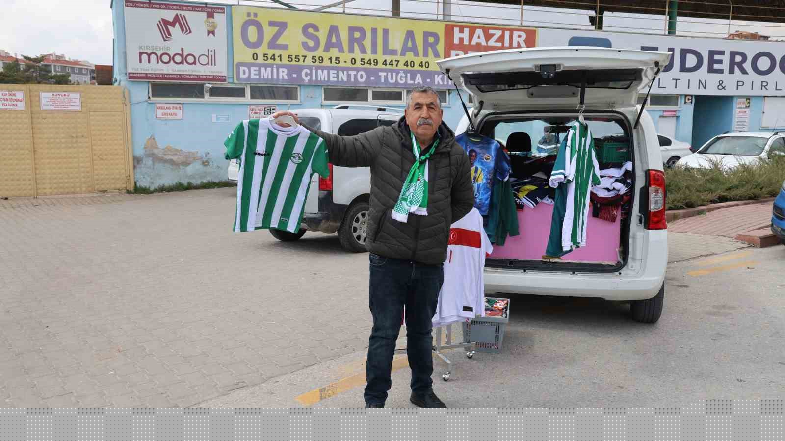 Hayatını formasını sattığı takıma adadı
