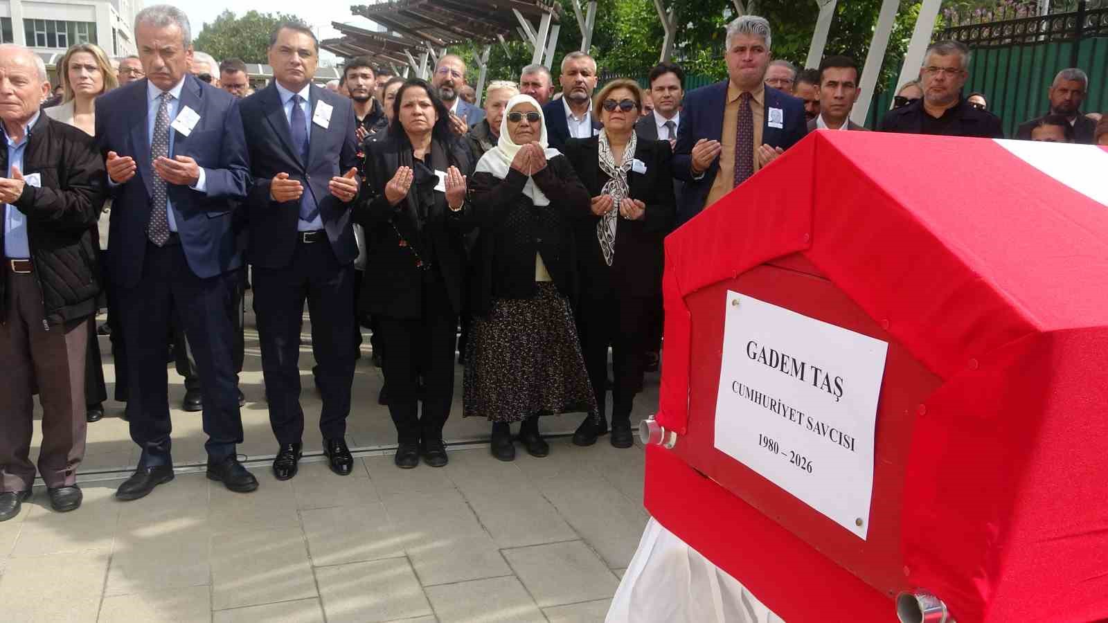 Hayatını kaybeden Cumhuriyet Savcısı Gadem Taş’a adliyede hüzünlü veda
