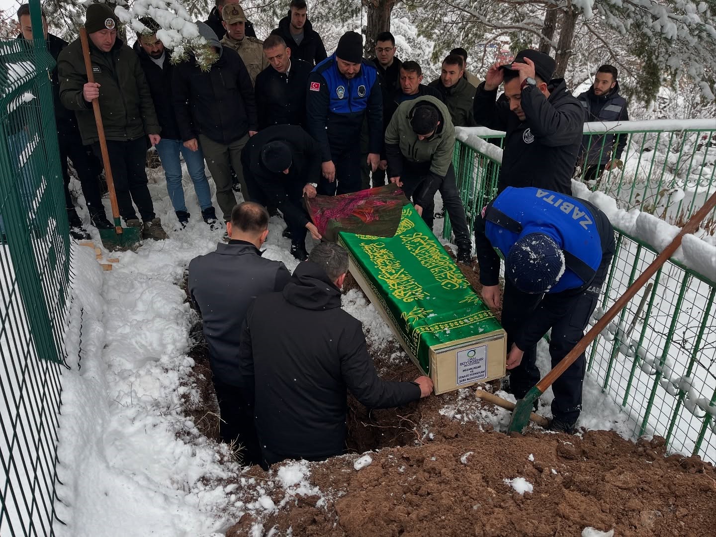 Hayatını kaybeden engelli ve kimsesiz kız çocuğu toprağa verildi
