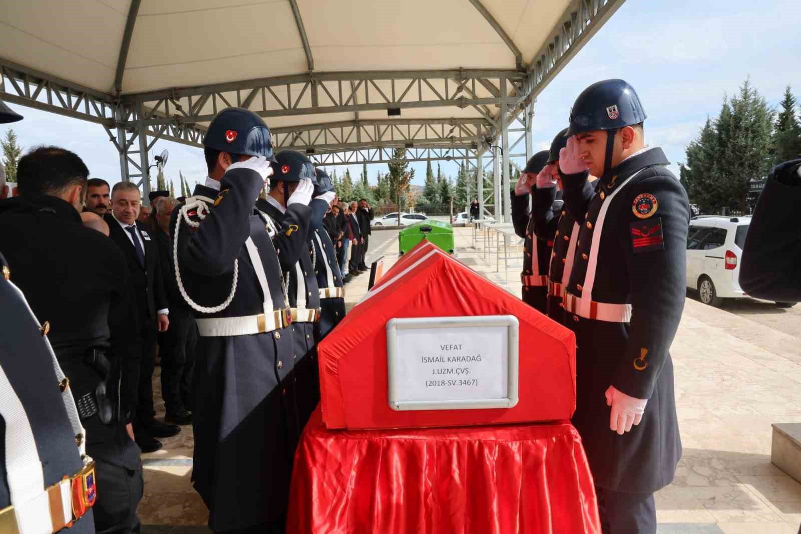 Hayatını kaybeden uzman çavuş toprağa verildi
