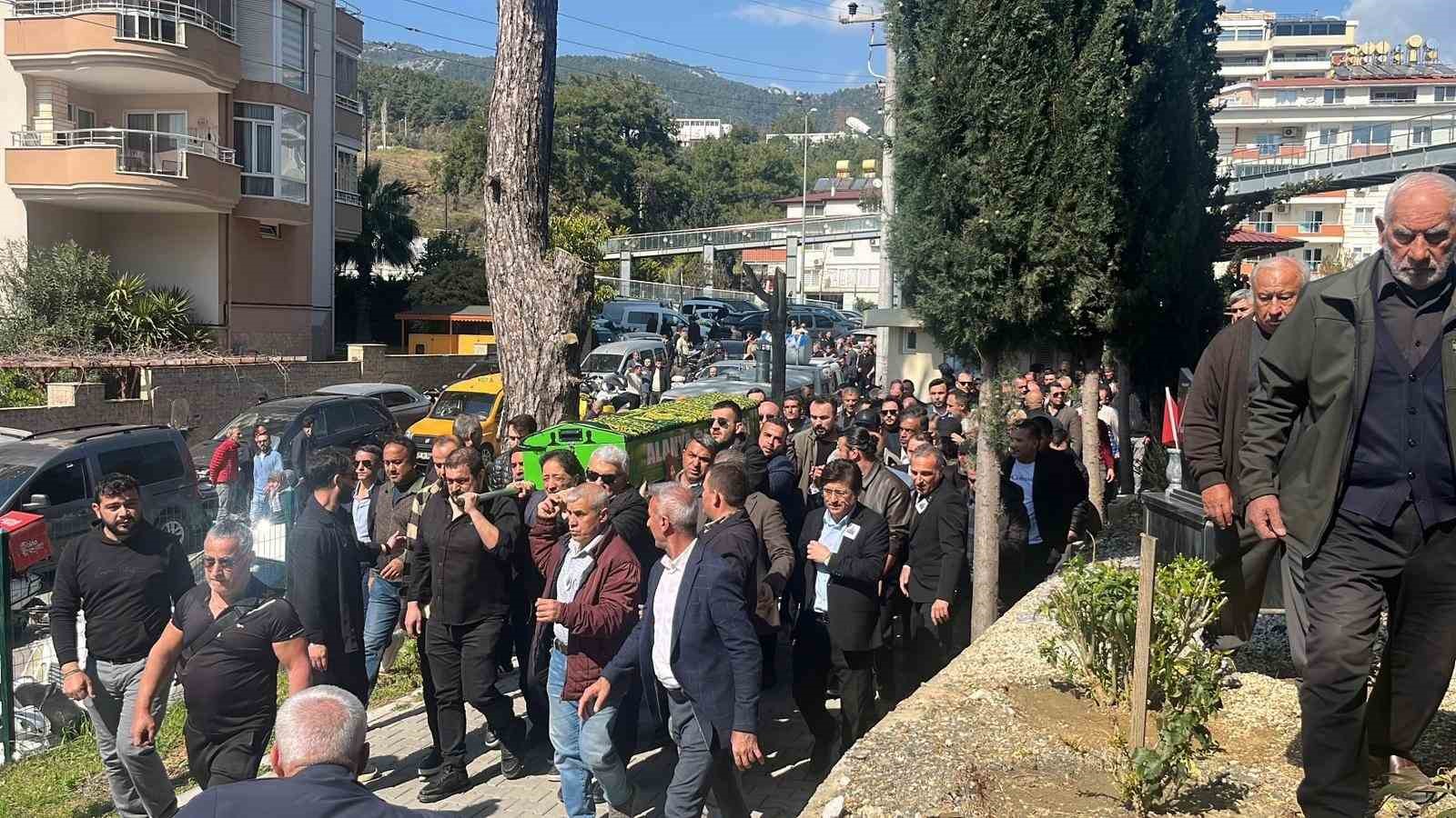 Hayatını kaybeden Zafer Partisi Alanya İlçe Başkanı son yolculuğuna uğurlandı
