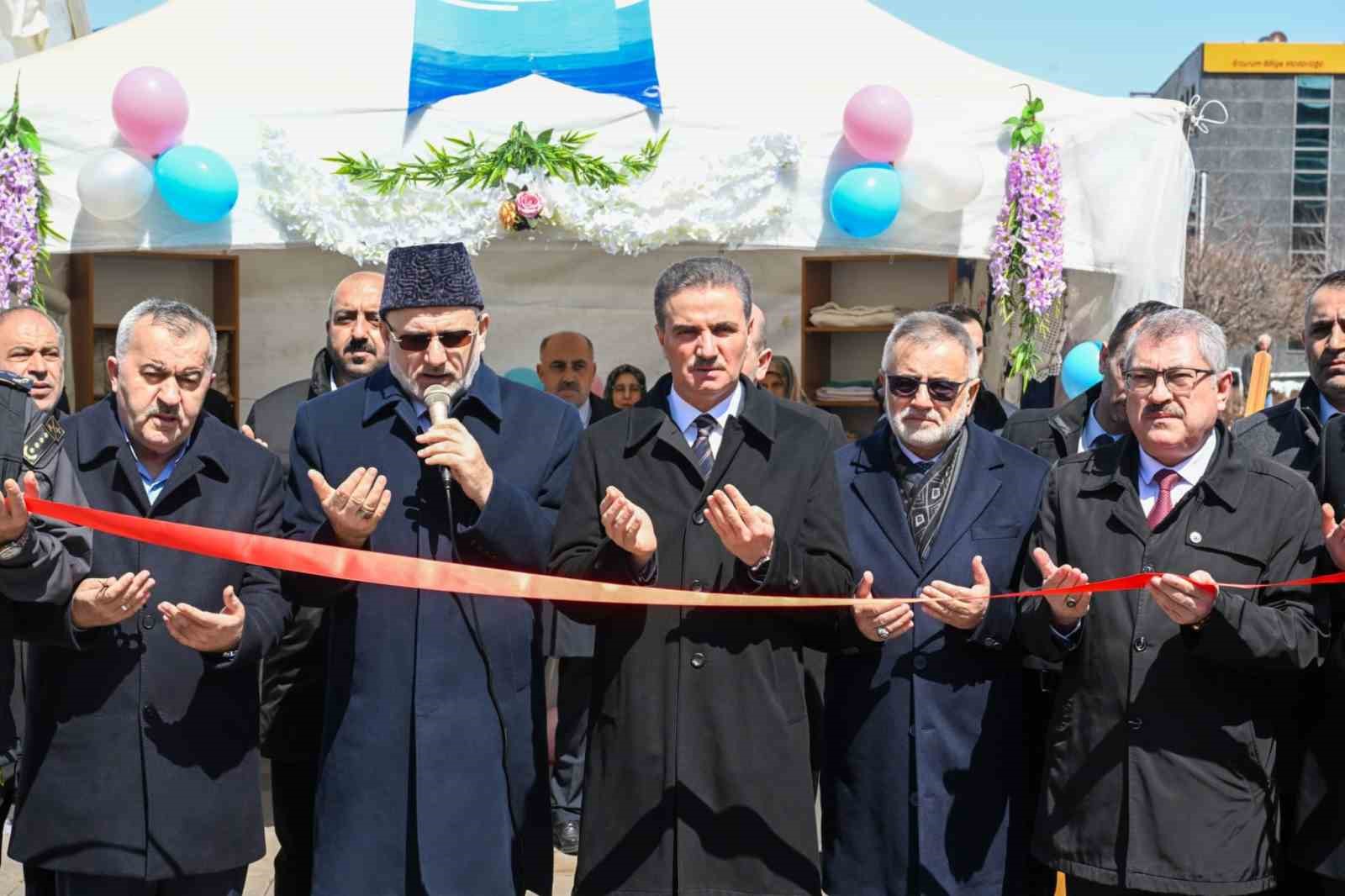 Hayır çarşısı bu kez "İki İnsan Bir Hayat" için açıldı
Hayır çarşısı bu kez "İki İnsan Bir Hayat" için açıldı