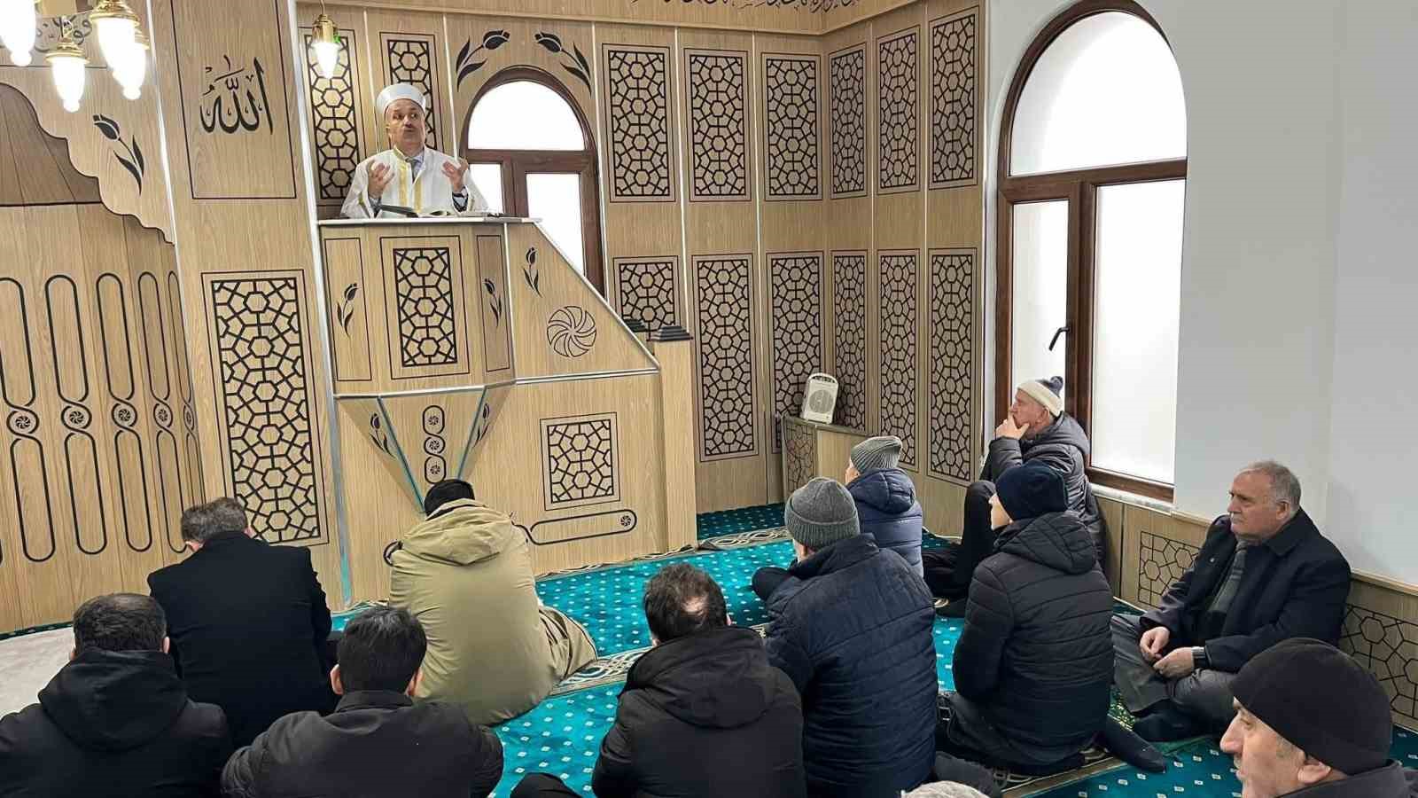 Hayırsever iş insanı babası adına cami yaptırdı
