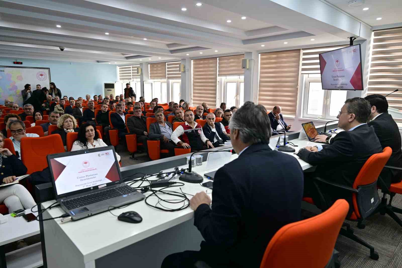 Hayvancılık sektör değerlendirme toplantısı İzmir’de gerçekleştirildi.
Hayvancılık sektör değerlendirme toplantısı İzmir’de gerçekleştirildi.